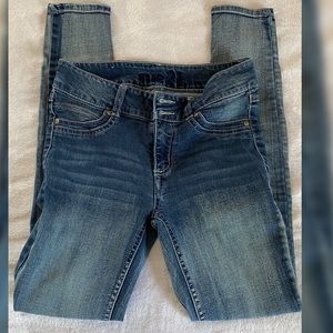 ✨NWOT✨ Rue21 Mid Rise Jegging